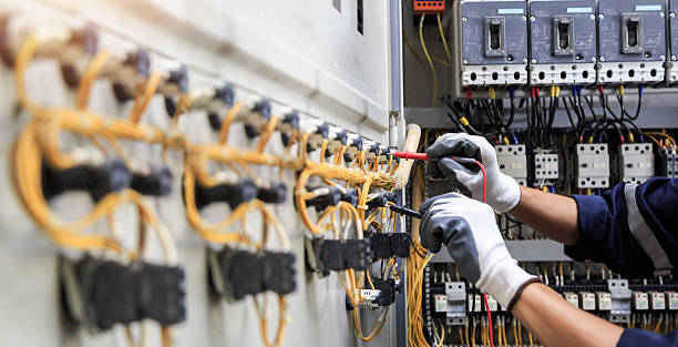 Professional Electrician technician working in Shreveport, LA